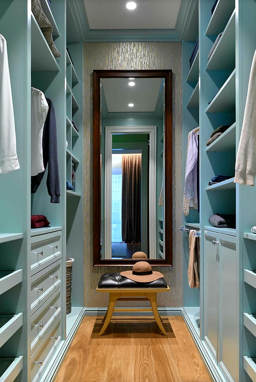 Параллельная гардеробная комната с большим зеркалом Магнитогорск