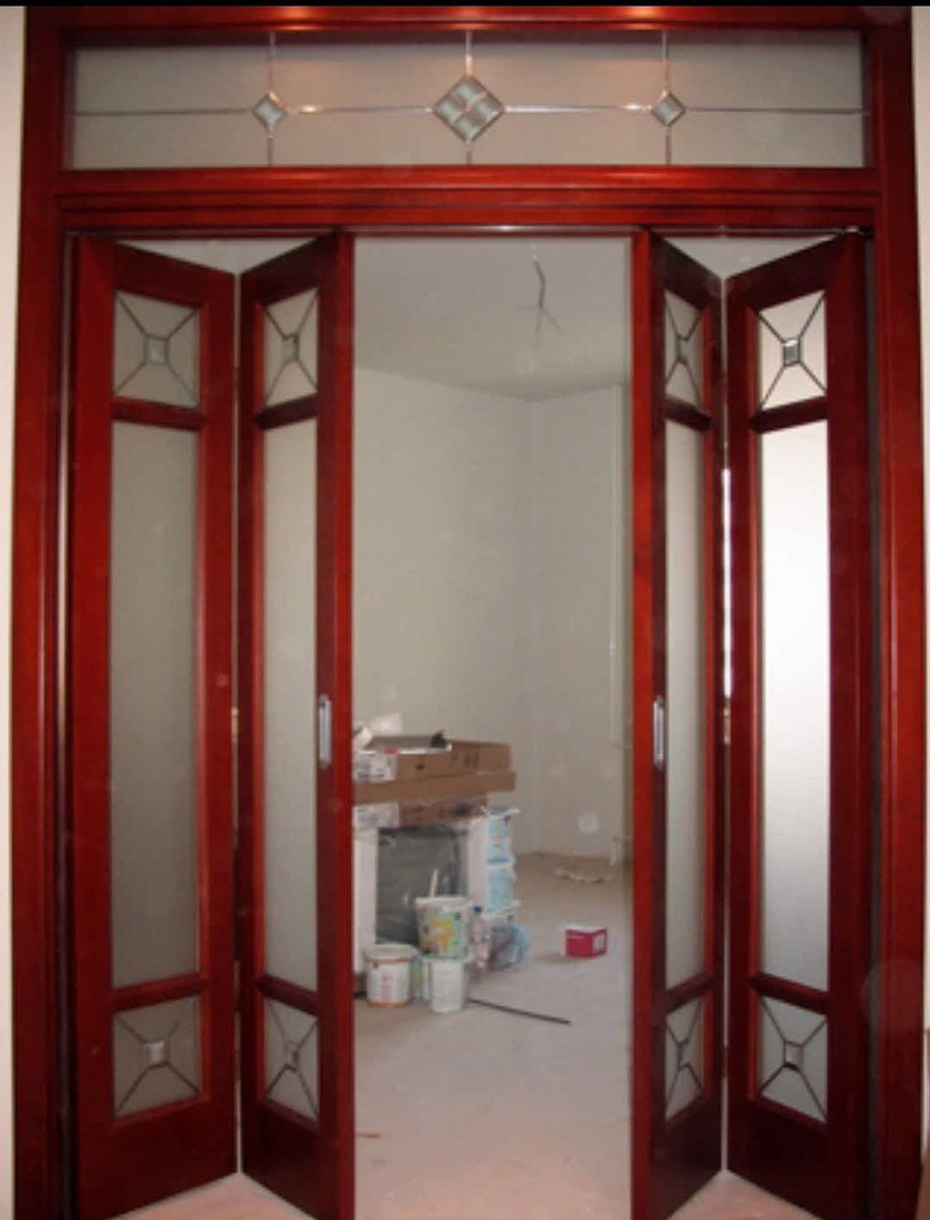 Дверь гармошка с декоративными стеклянными вставками Магнитогорск
