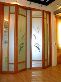 Двери гармошка с матовым рисунком цветок Магнитогорск