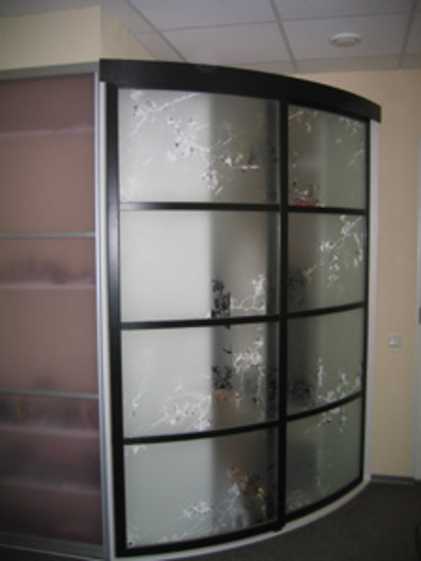 Шкаф купе радиусный с рисунком на стекле Магнитогорск